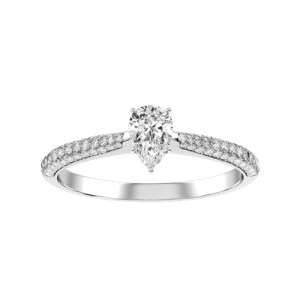 Anillo diamante talla pera y pavé.