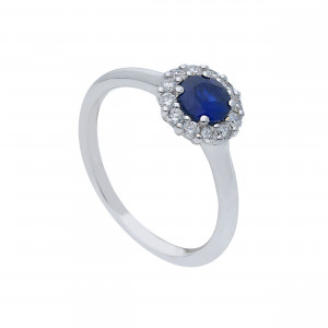 Anillo zafiro natural con diamantes.